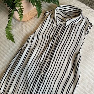 Striped Sleeveless blouse